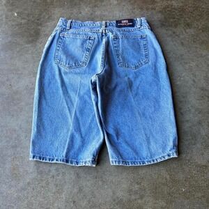 2000s baggy "to the knee" jorts